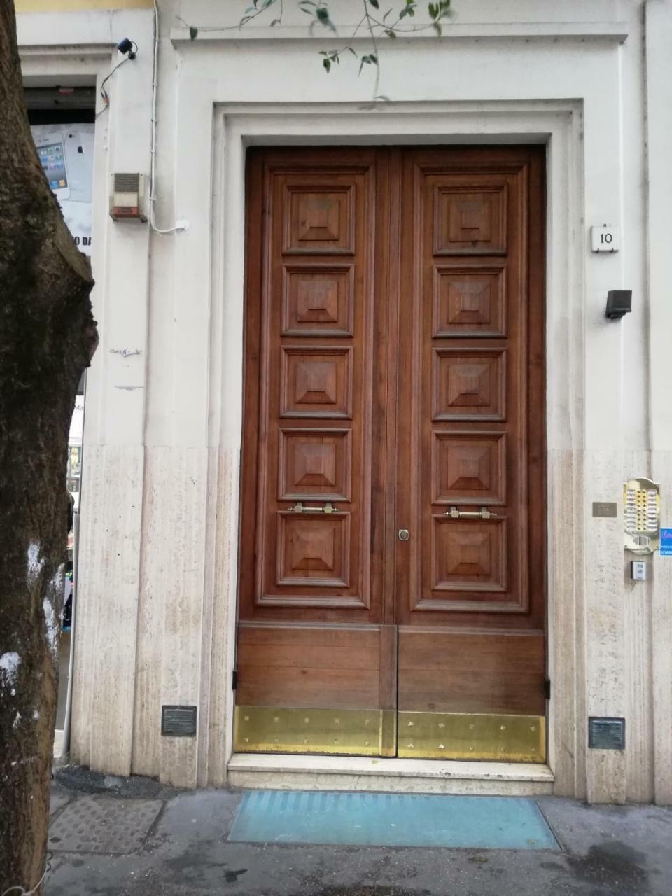 Landlord In Trastevere *